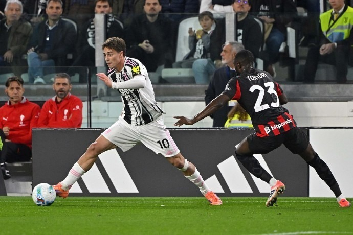 中甲半场：安以恩笑纳对方门将大礼，辽宁铁人暂1-0佛山南狮（中甲半场：安以恩抓住门将失误，辽宁铁人暂1-0领先佛山南狮）