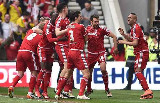 龙赛罗：巴萨落后8分都能夺冠 皇马有15冠底蕴也能做到（龙赛罗：巴萨即使落后8分仍能封王，皇马凭15冠底蕴同样可成）