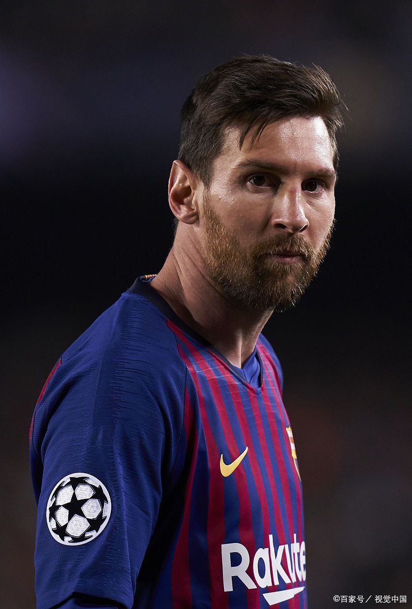 致敬CP3！快船主场球迷之墙摆满了保罗“空接之城”时期的球衣（向CP3致意！快船主场球迷墙挂满保罗“空接之城”时代球衣）