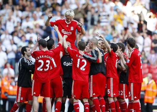 曼城险胜富勒姆 哈兰德创造纪录福登火力全开助蓝月亮锁定三分（曼城险过富勒姆：哈兰德破纪录，福登爆发助蓝月亮全取三分）