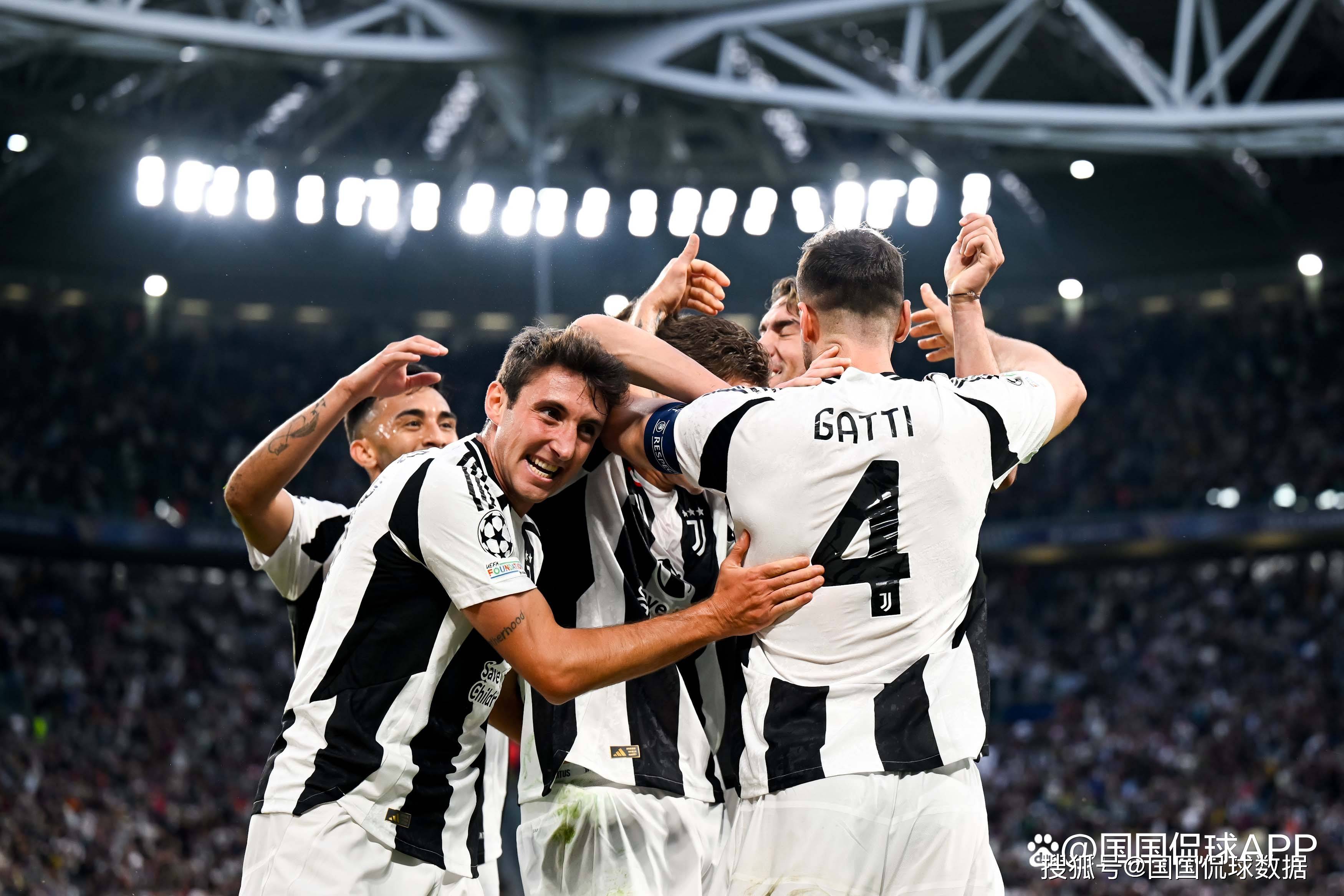 半场战报：弗赖堡1-0圣保利，铃木唯人建功（上半场结束：弗赖堡1-0领先圣保利，铃木唯人破门）