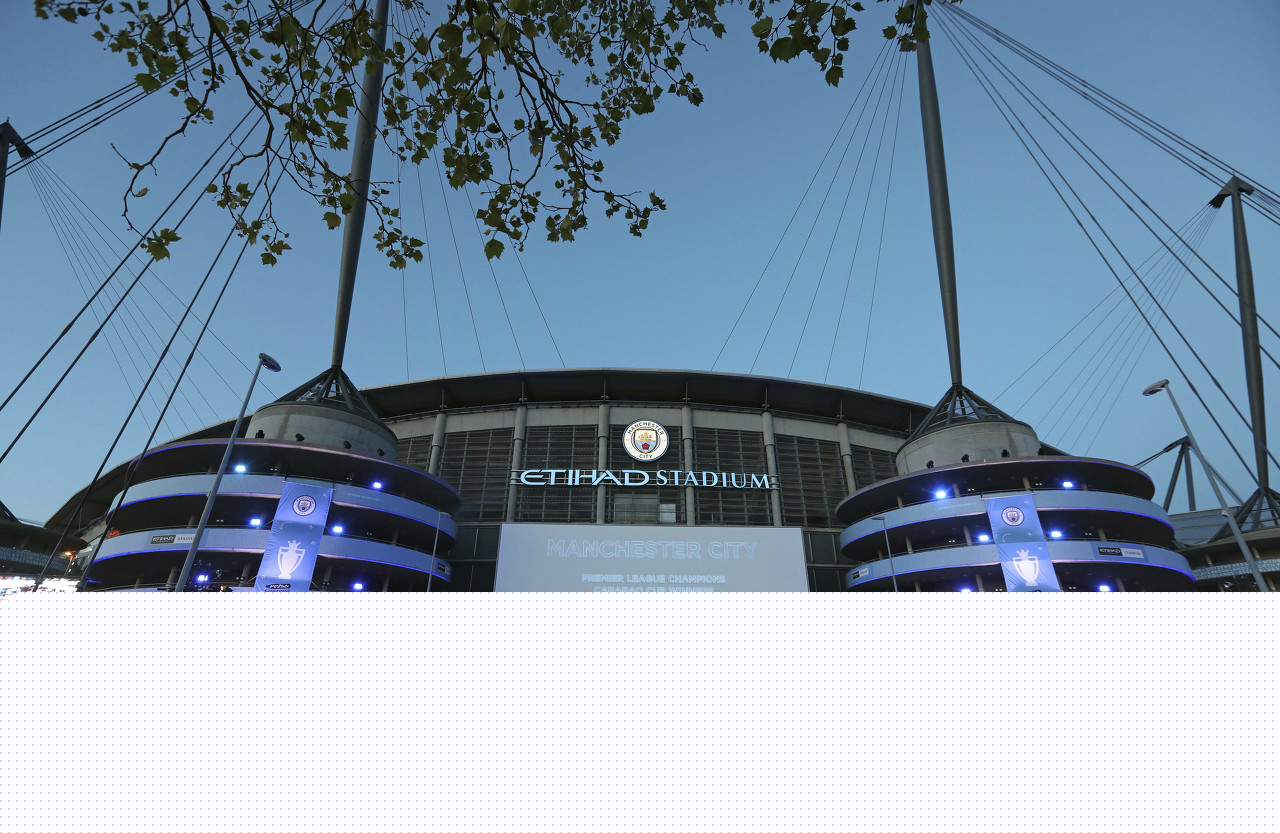 梅西出席梅西杯开幕活动，并与现场小球员们互动（梅西亮相梅西杯开幕式，与现场小球员亲切互动）