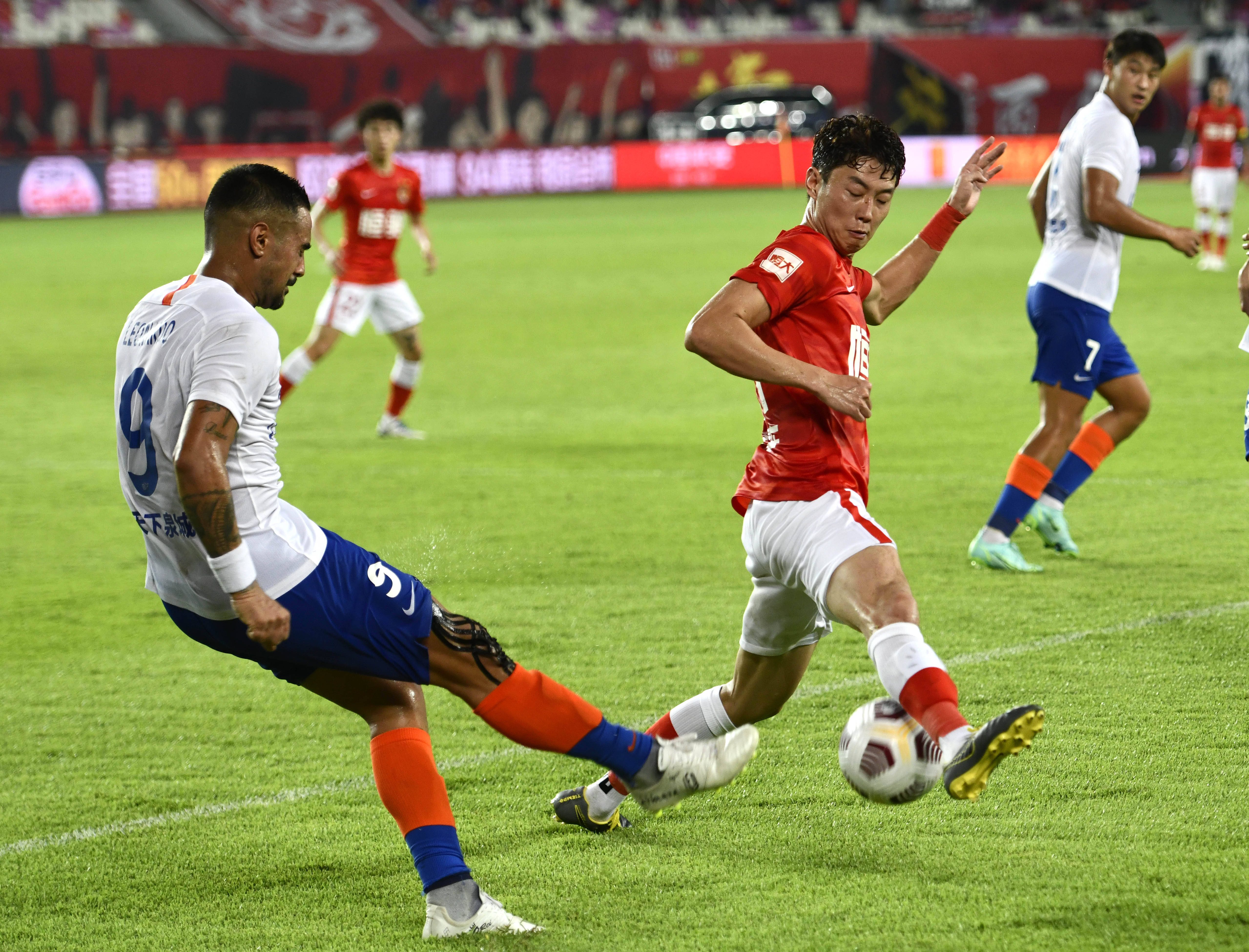 射正率暴跌+机会锐减！TA解析：萨拉赫进攻数据显著下滑（TA解读：萨拉赫进攻数据显著回落，射正率骤降且机会创造锐减）